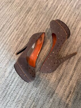 RACHEL by Rachel Roy Keedan Heart Print Heels size 6